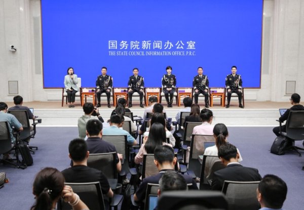 办理股票配资 让更多外国朋友“种草”上海！上海出入境英模民警亮相国新办见面会